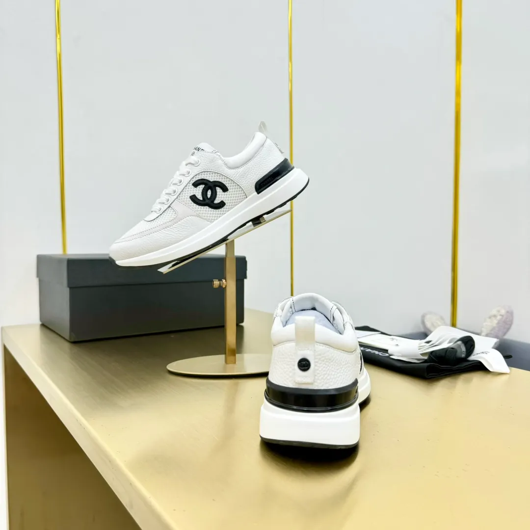 👟👟Ex-factory price 520👟👟 Women's shoe factory top version Chanel Chanel - 2023 counter top casual sports shoes This classic design; the upper is electro-embroidered with a variety of techniques; the outsole is fashionable and sporty; it is unusual to incorporate a variety of color matching elements... The diversified mix and match is very beautiful and versatile, casual, fashionable, sports and outdoor can be taken into account... ꫛꫀꪝ Go➫ Material: ❶The upper is made of: original imported mercerized velvet + double-layer breathable mesh ❷The inner part is made of: the original imported breathable mesh ❸The outsole is based on: original TPU combination outsole Special counter boutique packaging complete set for women 35–41